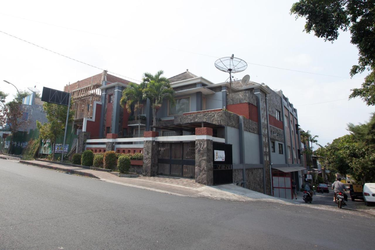 Reddoorz Near Museum Angkut Batu Hotel Batu  Exterior photo